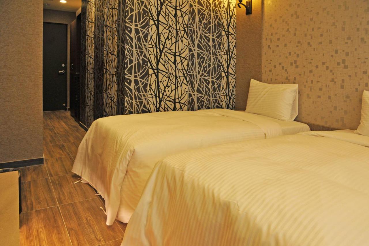 Maple Hotel Second Branch Tainan Exterior photo