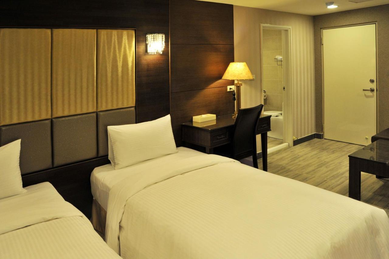 Maple Hotel Second Branch Tainan Exterior photo