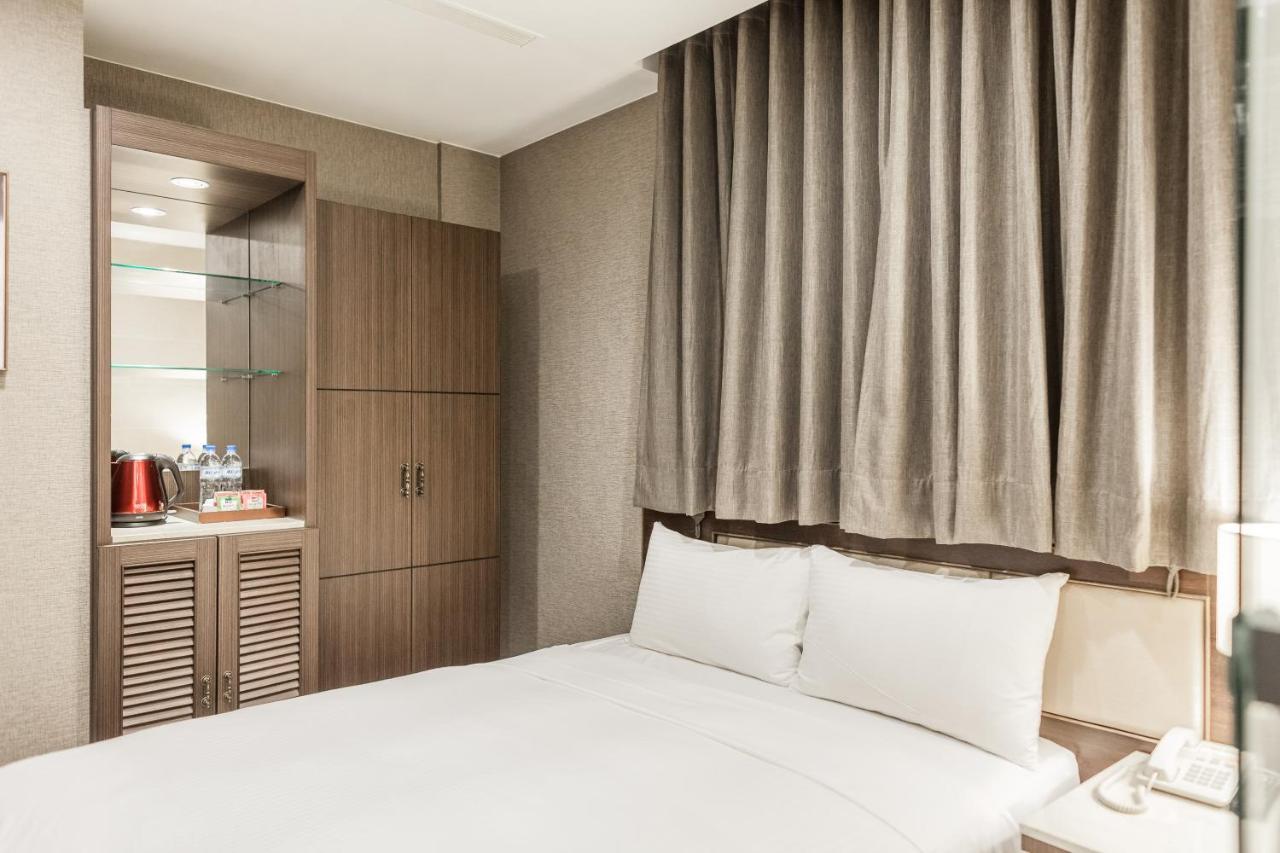 Maple Hotel Second Branch Tainan Exterior photo